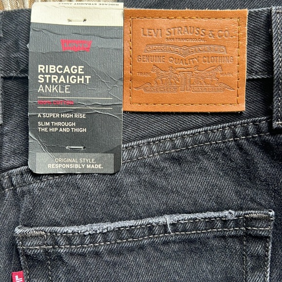 Levi's® Premium RIBCAGE STRAIGHT ANKLE WOMEN'S JEANS in Skewed Break - Black - Picture 13 of 14